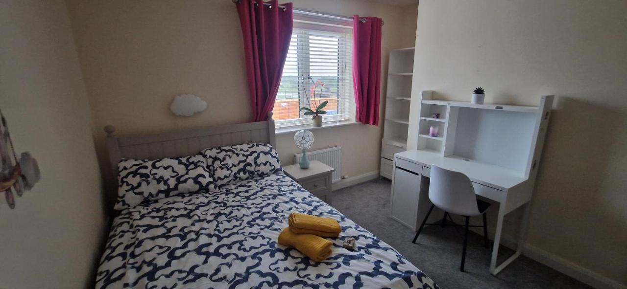 Miller'S Guest Room With Shared Bathroom Swords Exterior foto