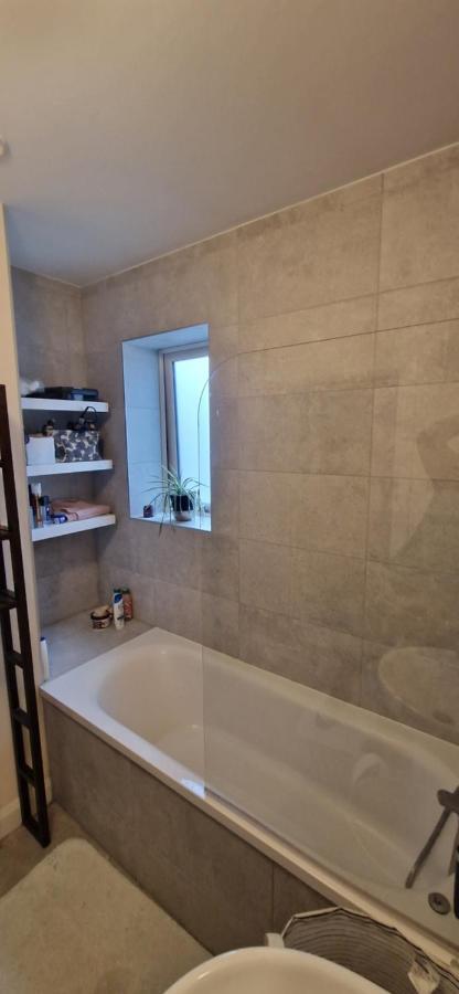 Miller'S Guest Room With Shared Bathroom Swords Exterior foto