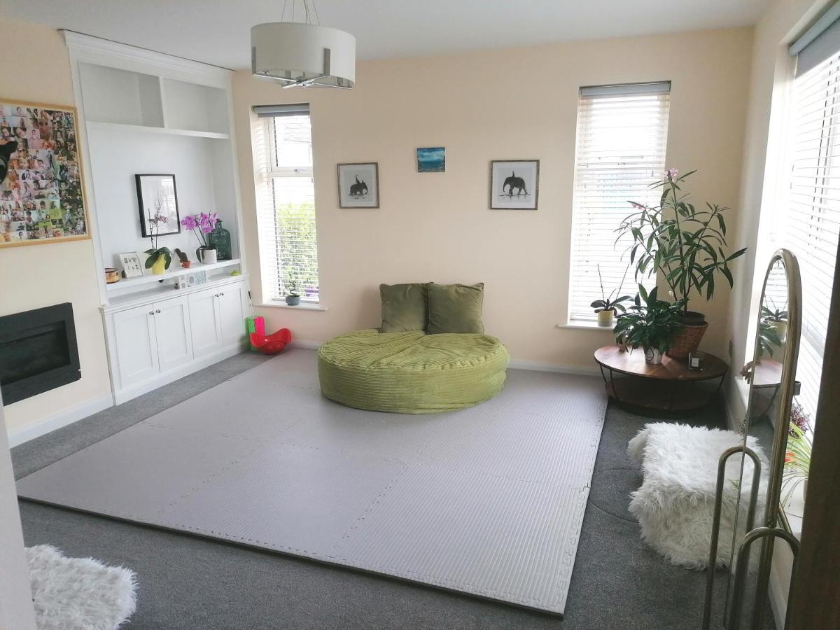 Miller'S Guest Room With Shared Bathroom Swords Exterior foto